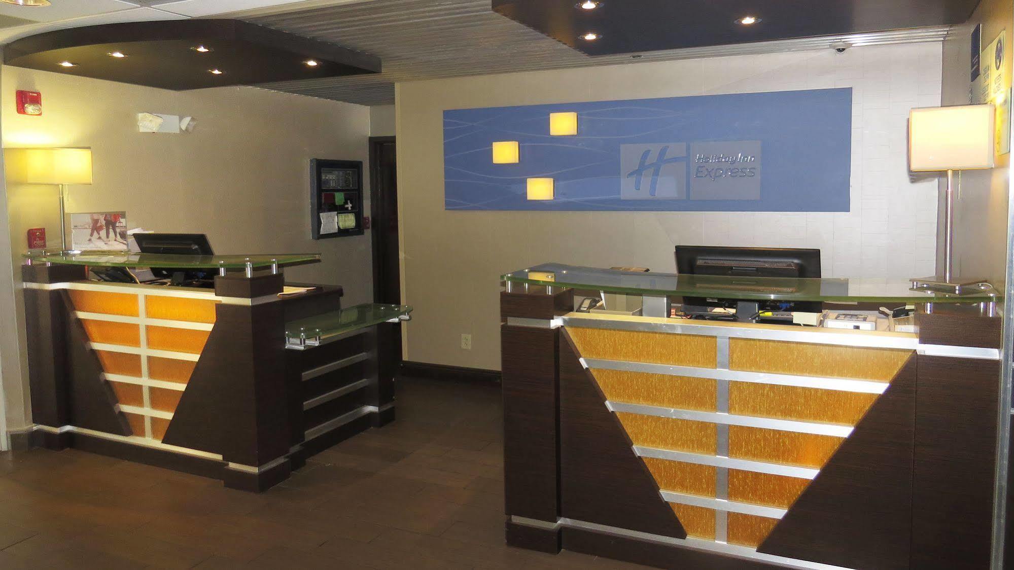 牛津智选假日套房酒店 外观 照片